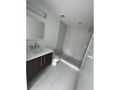 SPACIOUS 3BR/3Bth corner unit at Midtown Doral. Modern design w/