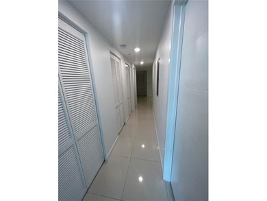 SPACIOUS 3BR/3Bth corner unit at Midtown Doral. Modern design w/