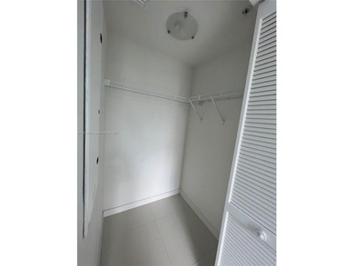 SPACIOUS 3BR/3Bth corner unit at Midtown Doral. Modern design w/