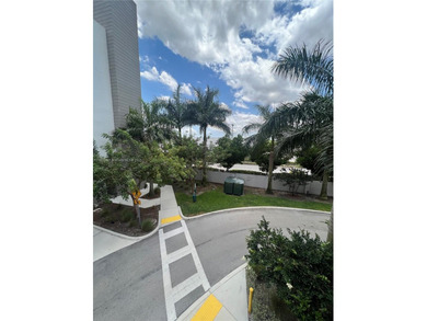 SPACIOUS 3BR/3Bth corner unit at Midtown Doral. Modern design w/
