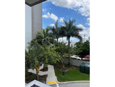 SPACIOUS 3BR/3Bth corner unit at Midtown Doral. Modern design w/