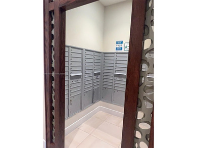 SPACIOUS 3BR/3Bth corner unit at Midtown Doral. Modern design w/