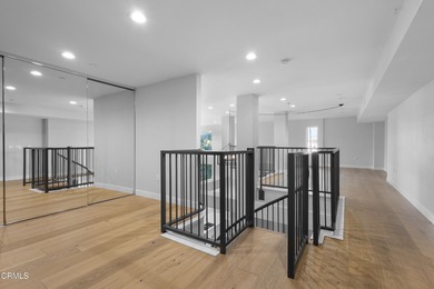 Light, bright and beautifully updated 2-bedroom 2-bath harbor