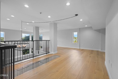 Light, bright and beautifully updated 2-bedroom 2-bath harbor