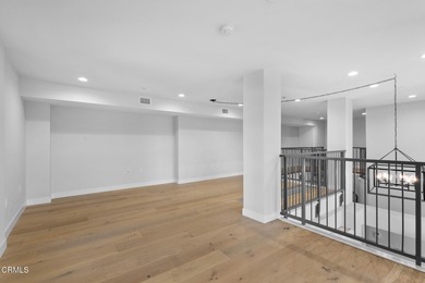 Light, bright and beautifully updated 2-bedroom 2-bath harbor