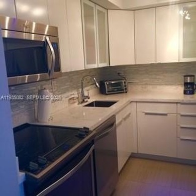 Spacious and Bright 2 bedrooms 2 baths condo in the sought out