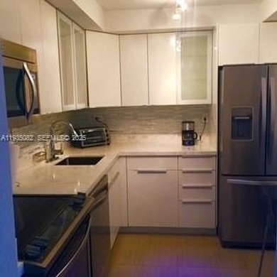 Spacious and Bright 2 bedrooms 2 baths condo in the sought out