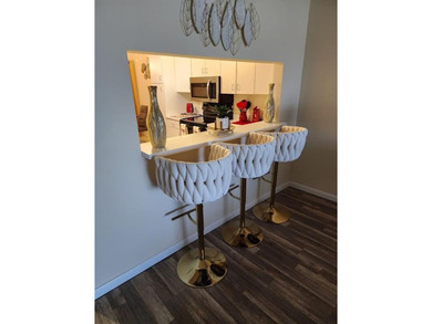 WELCOME TO BEAUTIFUL, UPGRADED 2/2 IN WELL SOUGHT AFTER KINGS