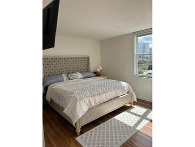 Beautiful 2/2 unit intracoastal view in the boutique building (4