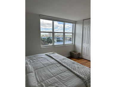 Beautiful 2/2 unit intracoastal view in the boutique building (4