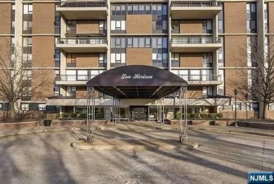 Luxury Living in the Highly Sought after Horizon House - Top