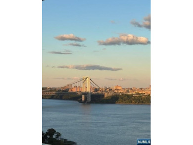 Luxury Living in the Highly Sought after Horizon House - Top