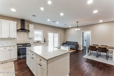 Luxury Colonial retreat! 6Bd, 5Ba, modern touches, chef's