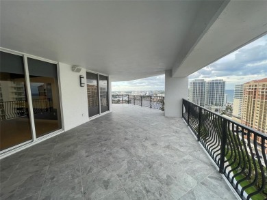 Estate Sale. Spectacular high-floor Barcelona *C* residence in