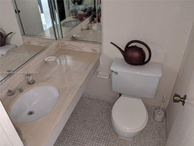 Stunning 1 Bedroom, 1.5 Bath unit located at The Hemispheres