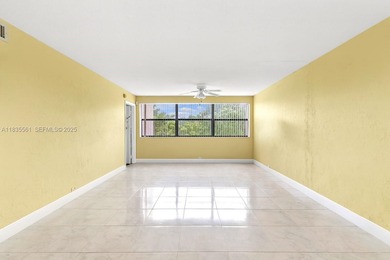 Spacious 2-bedroom, 2-bath condo in sought-after Sunrise Lakes!