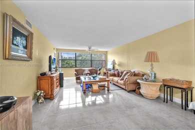 Spacious 2-bedroom, 2-bath condo in sought-after Sunrise Lakes!