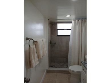 Penthouse end unit condo newly renovated with brand new kitchen