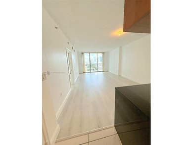 Bright and modern 1-bedroom / 1-bathroom residence located on
