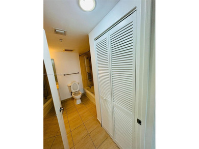 Bright and modern 1-bedroom / 1-bathroom residence located on