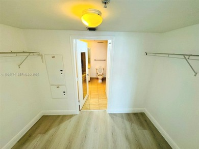 Bright and modern 1-bedroom / 1-bathroom residence located on