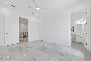 Brand New Townhome, 528 ft to beach access. Townhome Features 3