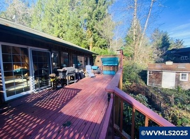 Story Book Creek Front Cottage on Bear Creek. Country setting