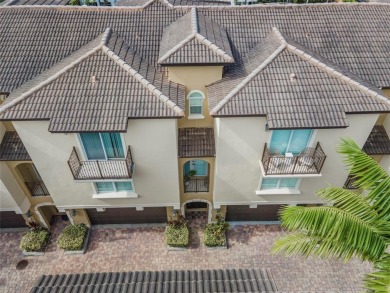 WOW, WALK TO THE BEACH IN 3 MINUTES! HERE IS THE STYLISH 3