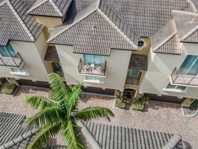 WOW, WALK TO THE BEACH IN 3 MINUTES! HERE IS THE STYLISH 3