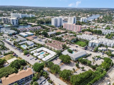 WOW, WALK TO THE BEACH IN 3 MINUTES! HERE IS THE STYLISH 3