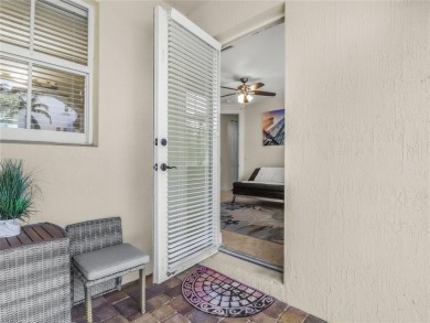 WOW, WALK TO THE BEACH IN 3 MINUTES! HERE IS THE STYLISH 3