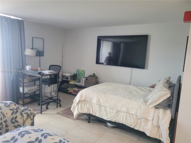 Newly renovated FULLY FURNISHED studio located in North Bay