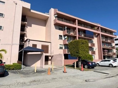 Beautiful updated apartment. Close to expressway and