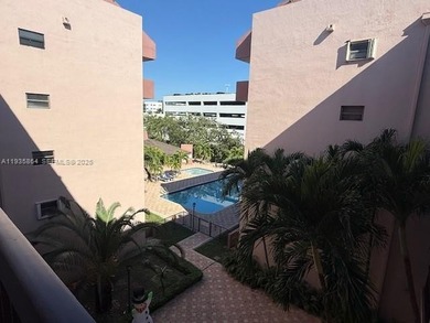 Beautiful updated apartment. Close to expressway and