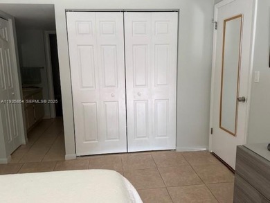 Beautiful updated apartment. Close to expressway and