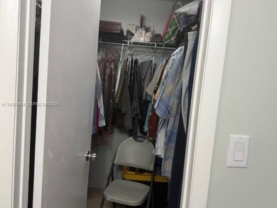 Beautiful updated apartment. Close to expressway and