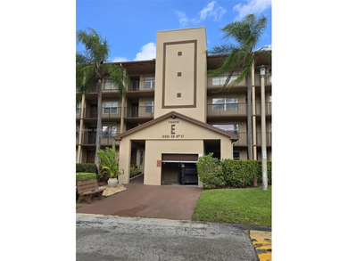 This is a top floor (4th floor) 2 bedroom 2 bath 55+ community