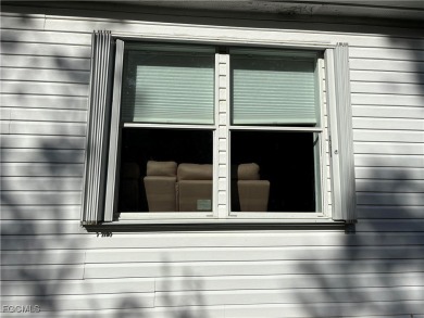 Updated 2-Bedroom + Bonus Room in Lake Arrowhead - Prime