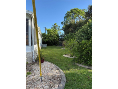 Updated 2-Bedroom + Bonus Room in Lake Arrowhead - Prime