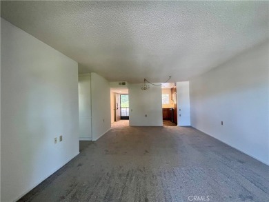 Welcome to Algarrobo! This nicely updated condo is located in