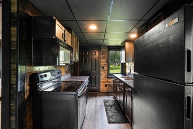 Unique 2 BR/1Ba cabin and property near the intersection of Hwys