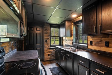 Unique 2 BR/1Ba cabin and property near the intersection of Hwys