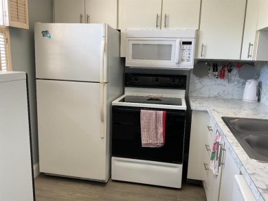 *** BEAUTIFUL 1 BDEROOM, 1 BATHROOM APARTMENT LOCATED IN 55 +