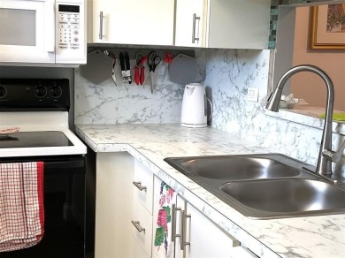 *** BEAUTIFUL 1 BDEROOM, 1 BATHROOM APARTMENT LOCATED IN 55 +