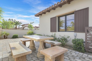 Only minutes away from El Paseo, The River and the new Disney