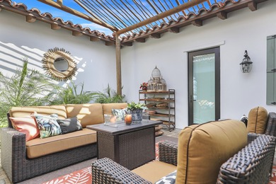 Only minutes away from El Paseo, The River and the new Disney