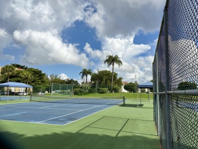 Welcome to Segovia Square, The Pines of Boca Barwood!Don't miss