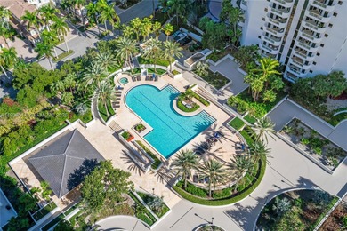 High-floor residence with northeast exposure and panoramic ocean