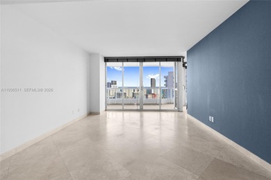 High-floor residence with northeast exposure and panoramic ocean