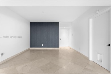 High-floor residence with northeast exposure and panoramic ocean